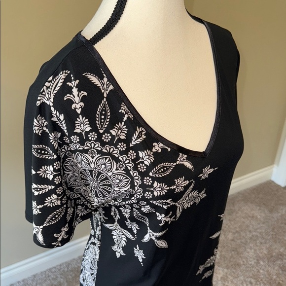 Reitmans Shirt Black and White Graphic Blouse Top Relaxed Fit Women's Size MP - Picture 3 of 10